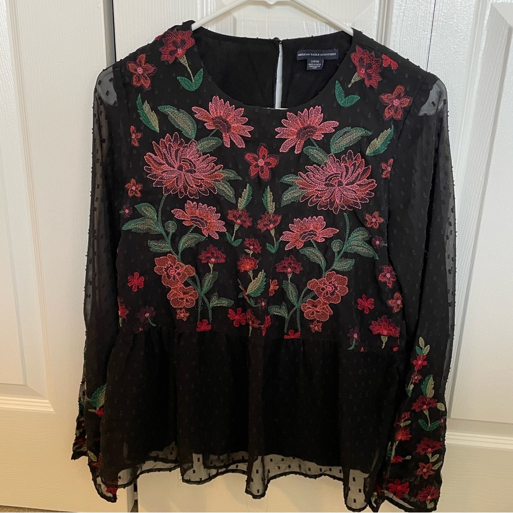 ❤️American Eagle Embroidered French Dot Blouse